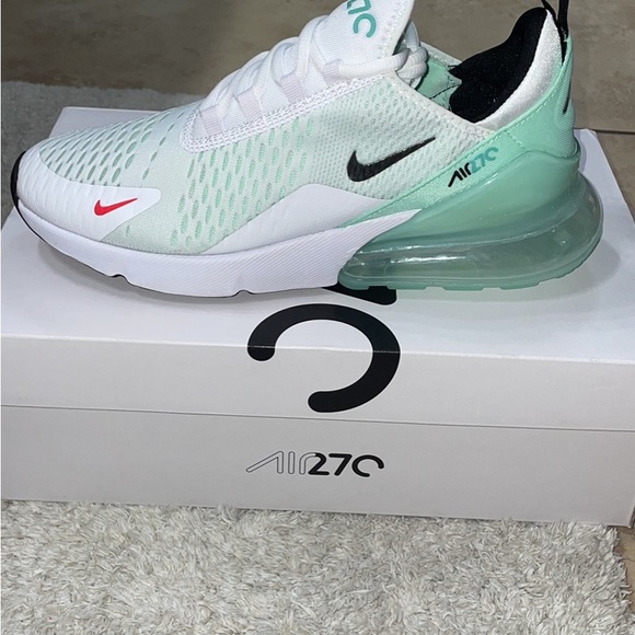 Women’s Nike - Picture 1 of 3